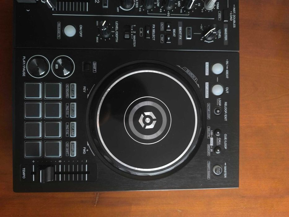 Mesa de DJ/Controladora Pioneer DDJ 400