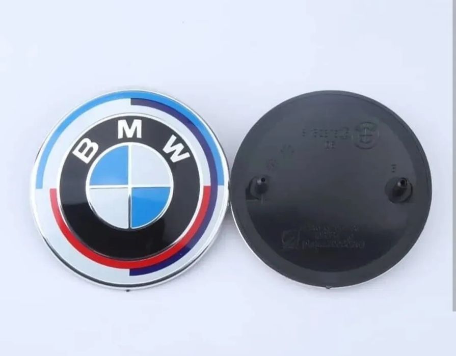 EMBLEMAT BMW 50JAHRE 82mm + Tulejki na maskę klapę Logo znaczek