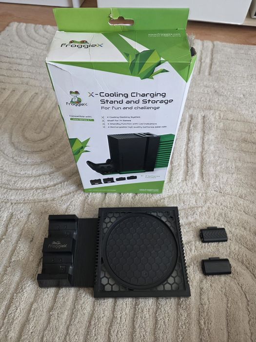 Podstawka ładująca chłodząca podświetlana Froggiex + 2 akumulatory do Xbox Series X