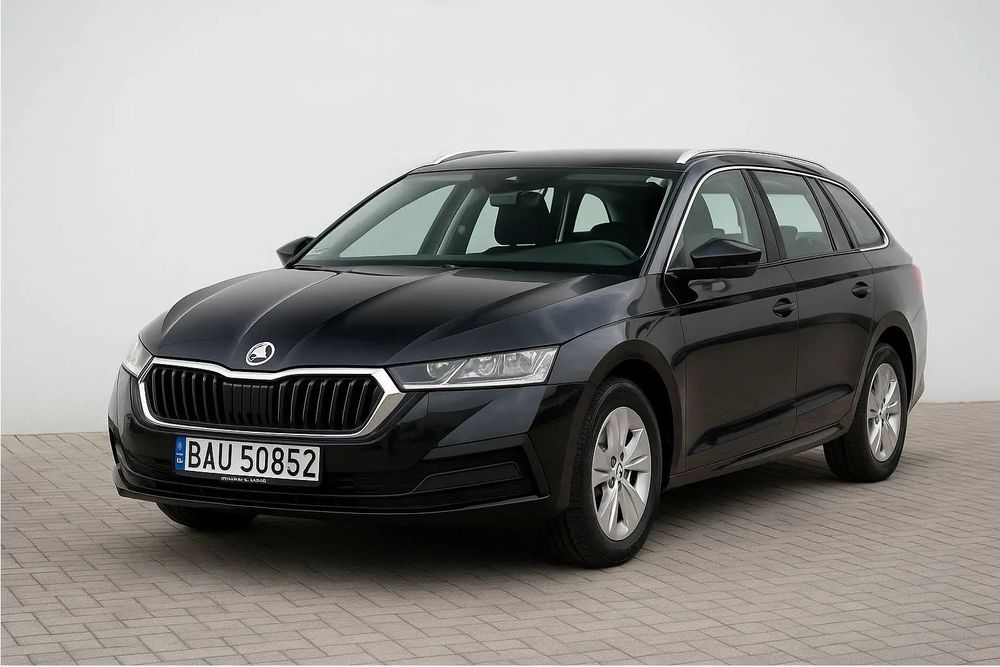 Skoda Octavia Octavia 2.0 DSG czarna bogata wrsja - oszczędne duże kombi