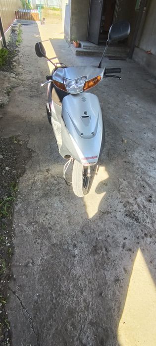 Скутер сузукі на ходу
