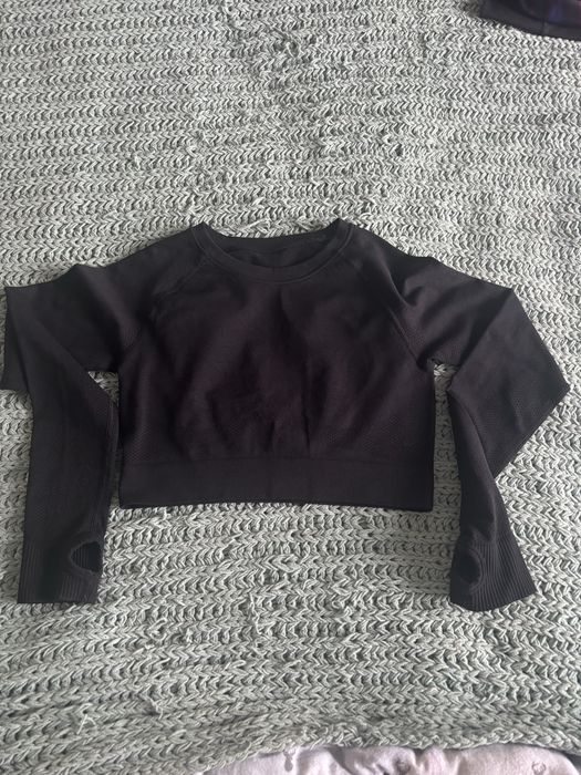 Czarny sportowy croptop dlugi rekaw w bardzo dobrym stanie
