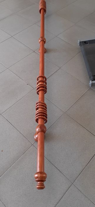 Varão em madeira para cortinado com 2,50 m de comprimento