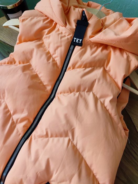 Яскрава жилетка від Tokyo Laundry на дівчинку