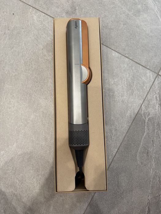 Dyson airstrait