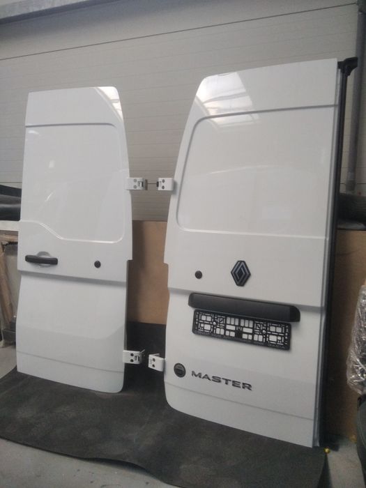 Lampa tylna  Master IV listwy drzwi  bok zderzak