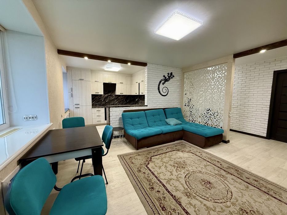 Четырехкомнатная квартира с ремонтом на Пл.Победы.