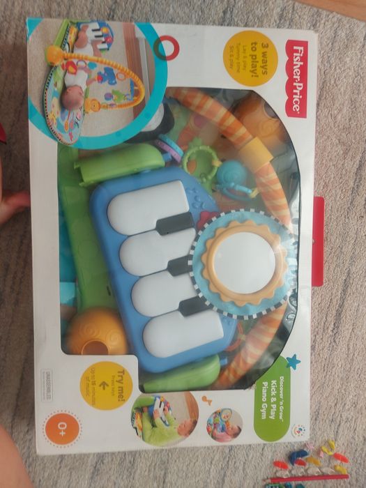 Mata z pianinkiem Fisher Price