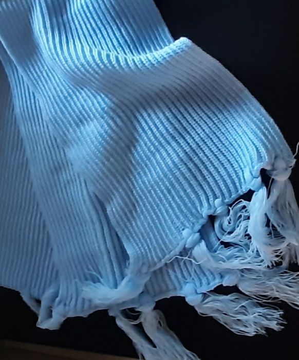 Szalik damski z frędzlami