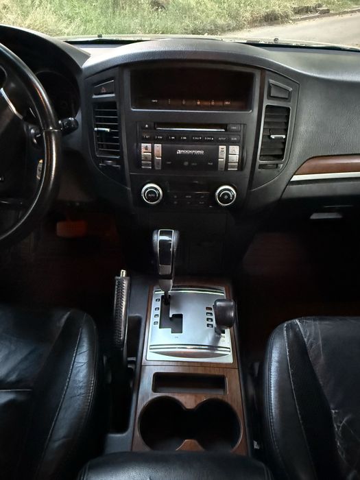 Mitsubishi pajero wagon 4