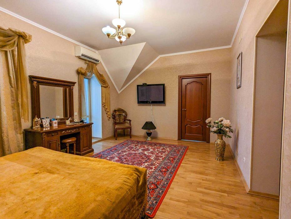 Продажа 2-х эт. дома на НАБЕРЕЖНОЙ, цена снижена на 50%, торг возможен