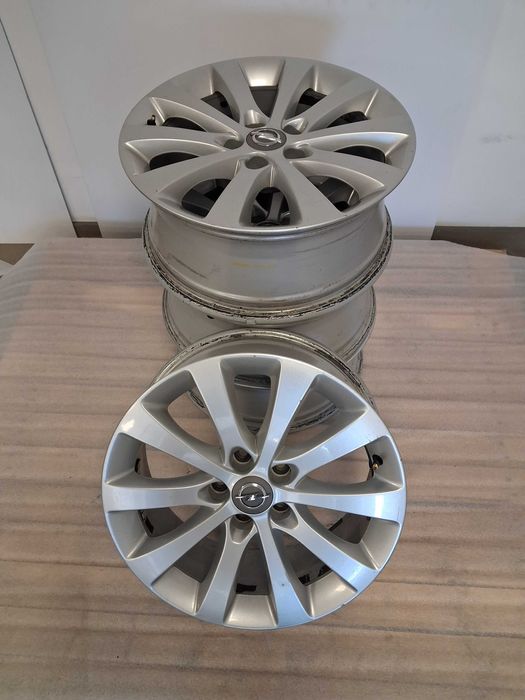 Felgi  Aluminiowe 4x Sztuki Opel Meriva 17 7x17 ET35 Oryginał