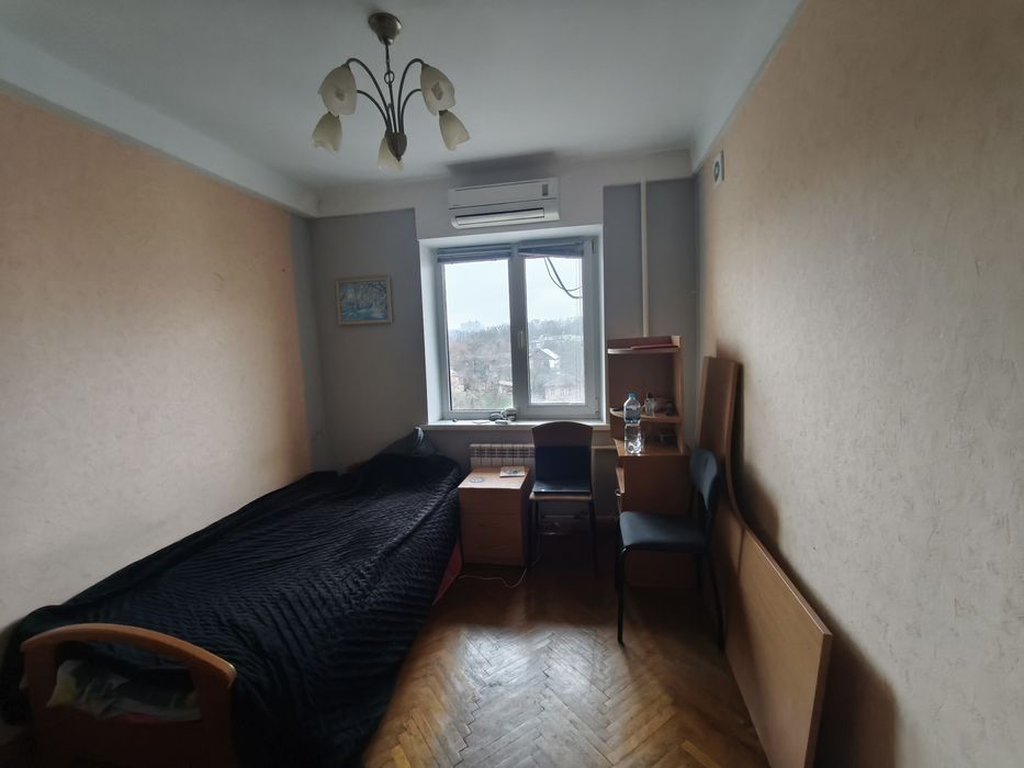 Продаж трикімнатної квартири в Києві