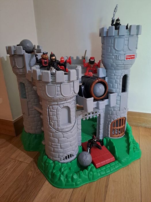 Castelo com figuras
