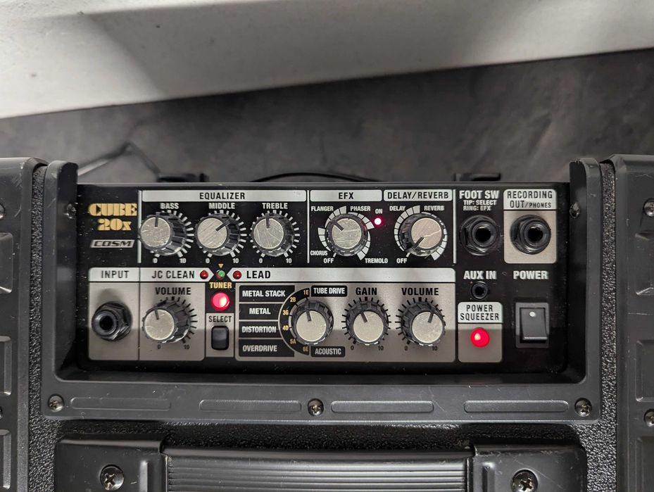 Гітарний комбопідсилювач Roland Cube 20X.