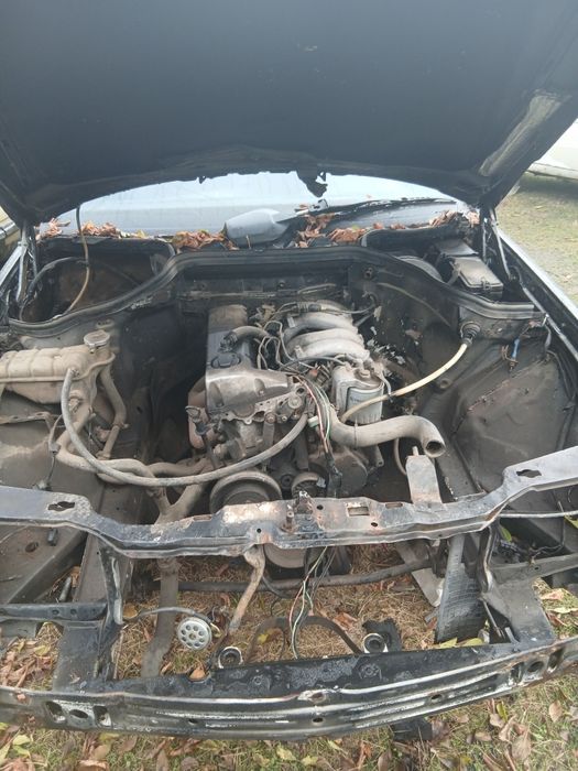 Мотор  Мерседес  124 дізель 2.4