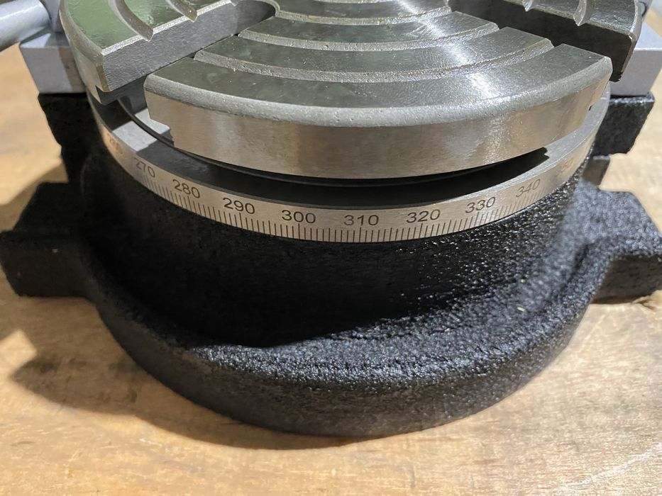 Поворотный стол универсальный синусный 100-250 мм.  фрезерный станок