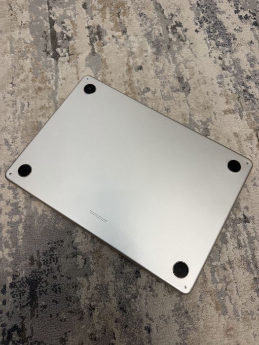 MacBook 2022 M2 8/512gb