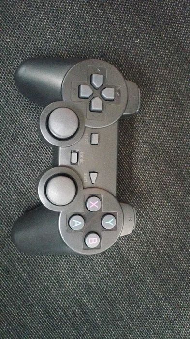 Consola retro com conectividade à televisão e com 2 comandos
