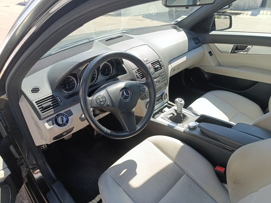 Mercedes-Benz C220 CDI W204 (2009) – Pack AMG Original – Estofos em Pele Branca