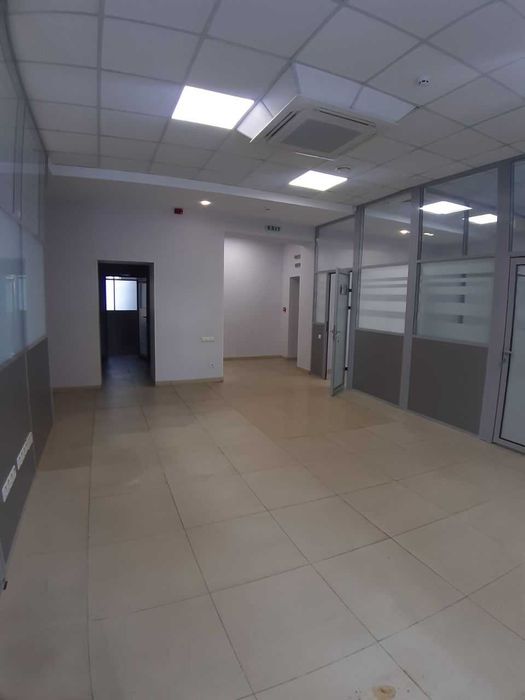 Оренда будівлі з прилеглою територією в центрі,  1100 м2 (БЕЗ КОМІСІЇ)