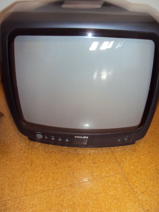 Uma televisão PHILIPS + comando * suporte de Televisão em ótimo estado