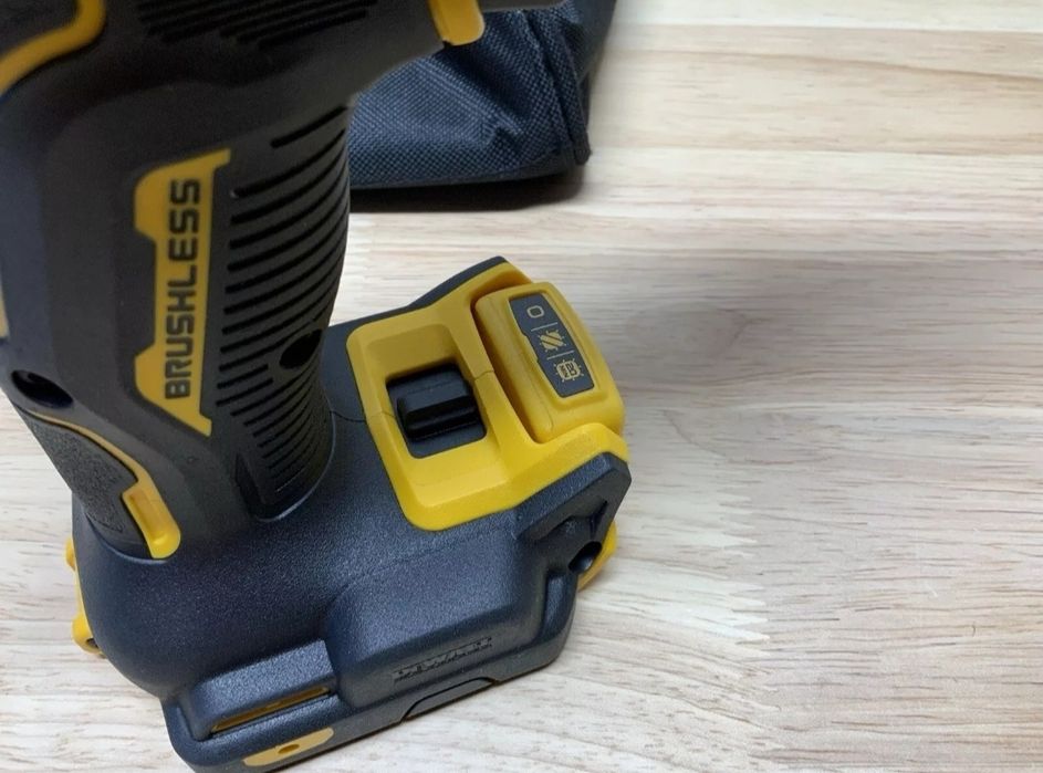 Акумуляторний безщітковий з ударом дриль-шуруповерт DEWALT DCD805 20V
