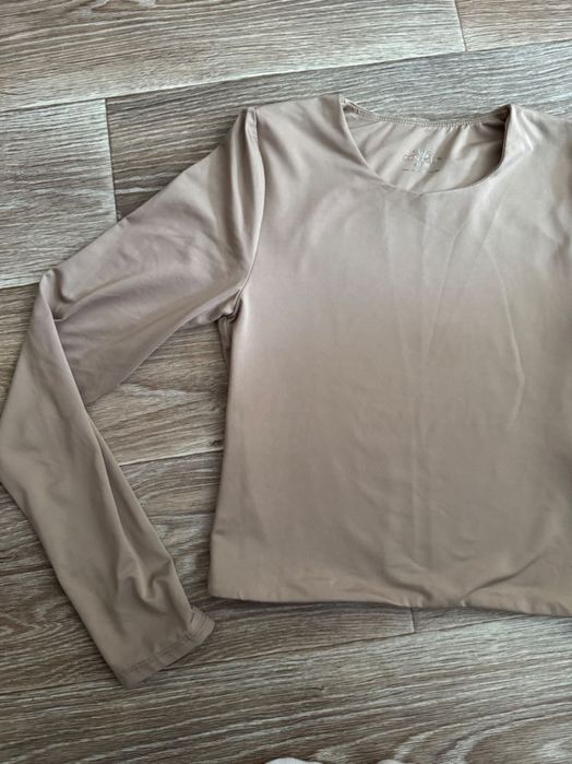 Бежева вкорочена кофтинка