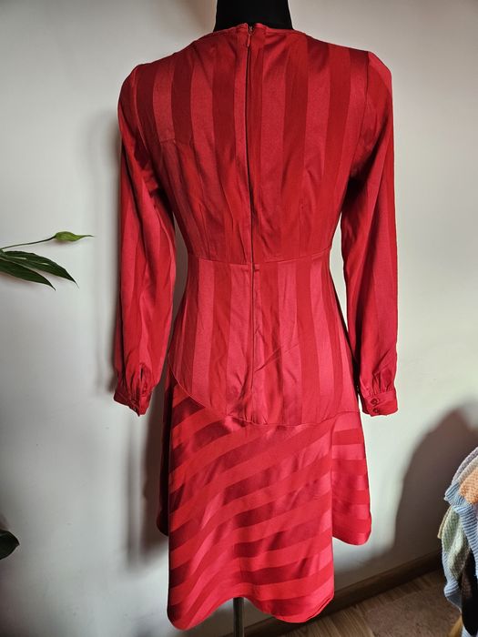 Czerwona sukienka rozmiar M Lipsy London