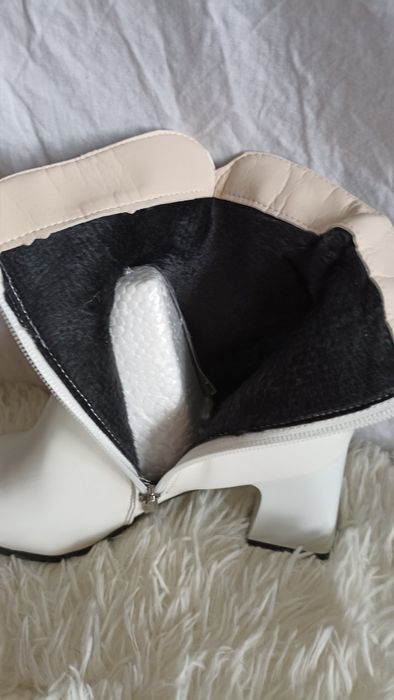 Чобітки та полуботки жіночі