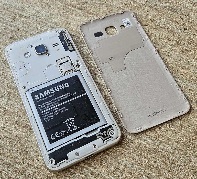 Samsung J3 + carregador