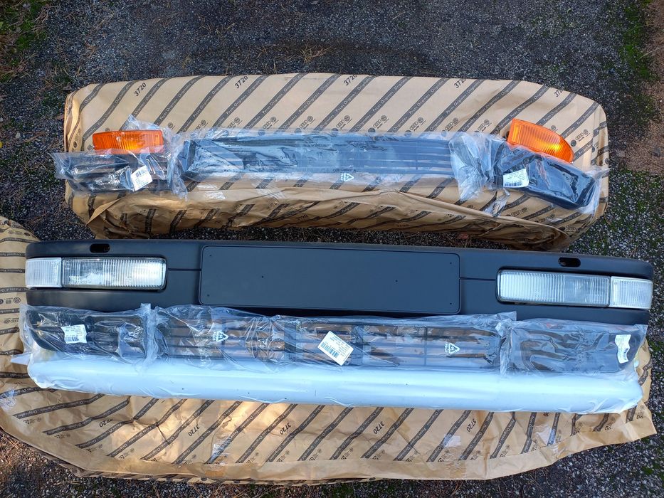 Grille De Bouclier Avant Droit Pour Audi S2 Competition B4 Coupé - Référence 895853668A