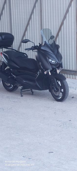 Vende  yamaha xmax 300