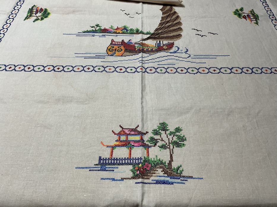 Toalha de linho bordada a mão con 12 gurdanapos