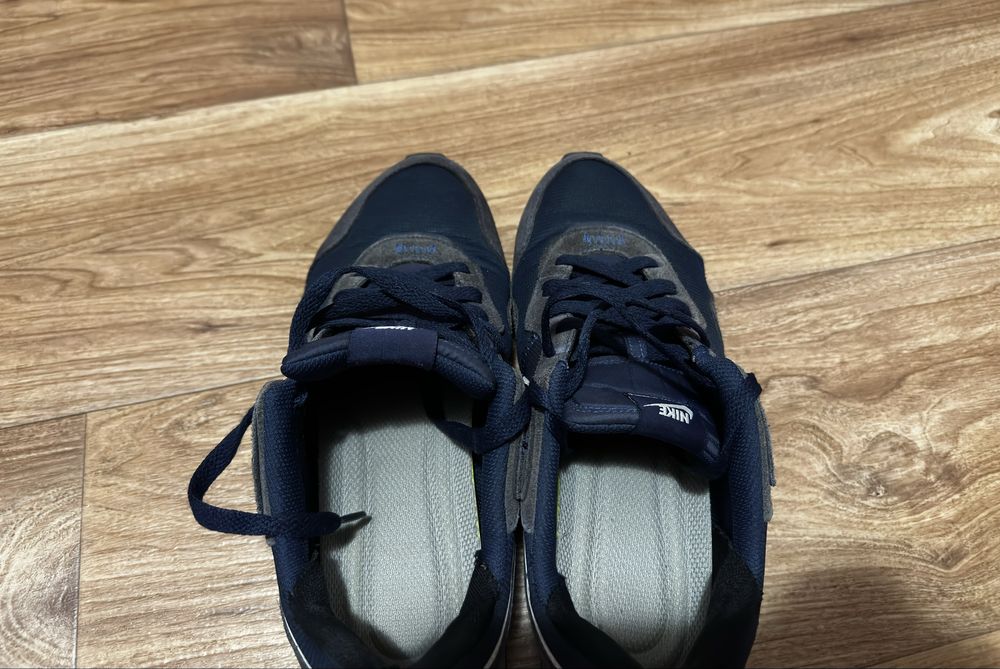 Кроссовки nike venture runner