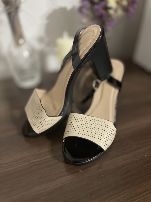 Жіночі босоніжки