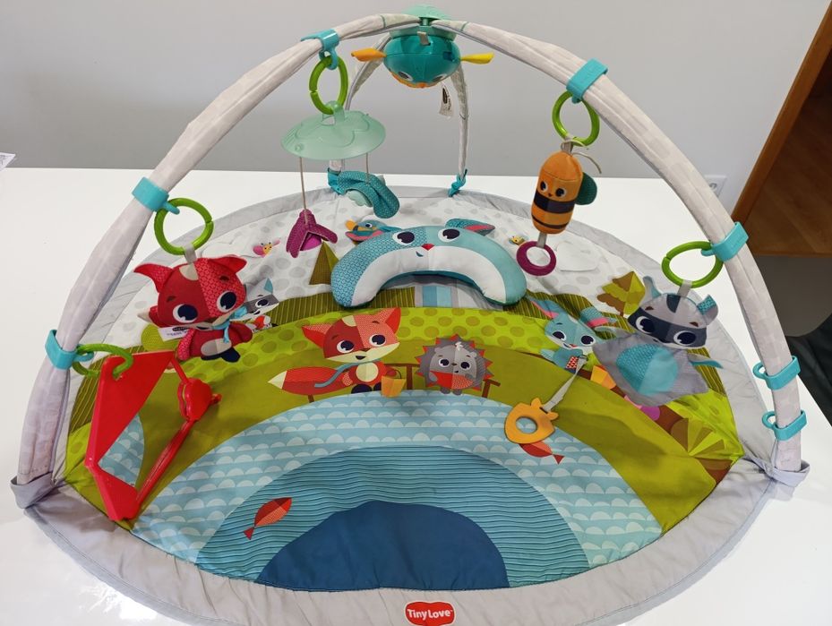 Ginásio para bebê Tiny love. Com todas as peças.Preço original 80€