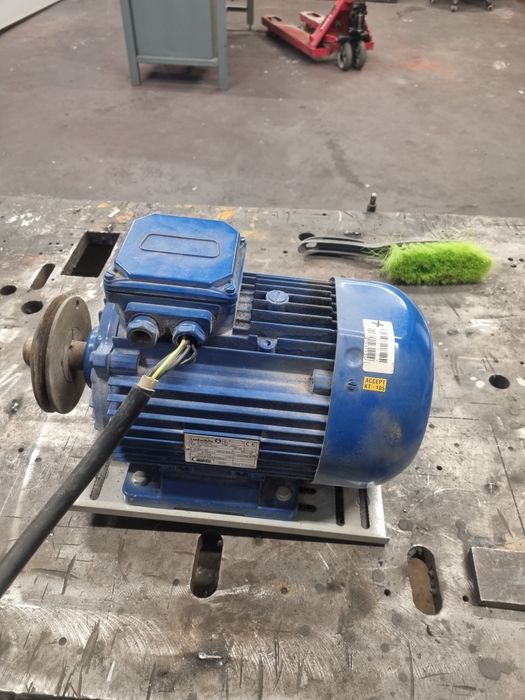 Sprzedam silnik elektryczny trójfazowy