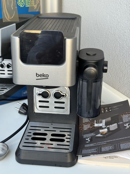 Máquina de café Beko CEP5304X