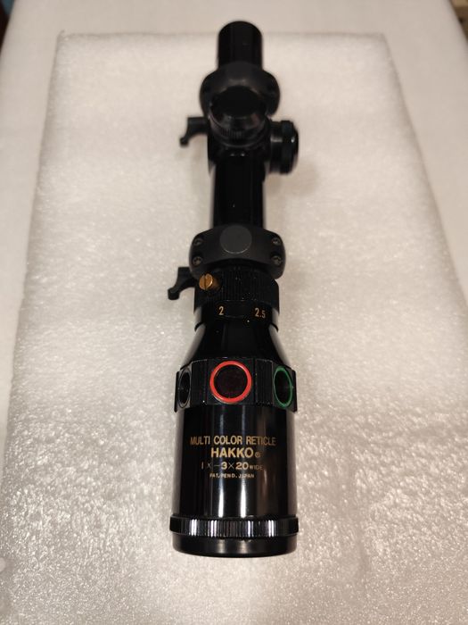 Mira batida Hakko Multi Color Reticle 1–3×20 + aneis Wide