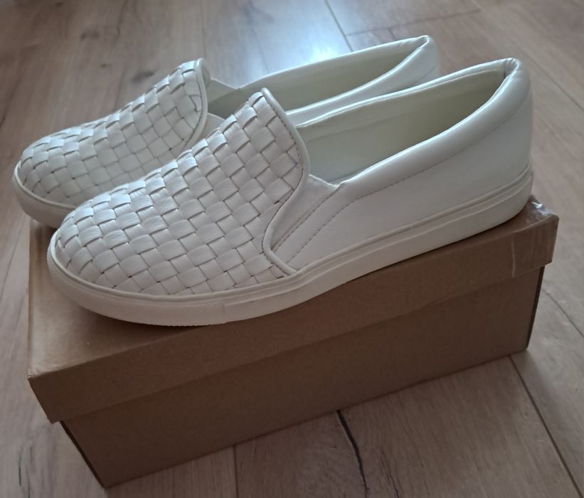 Жіночі сліпони-мокасини.