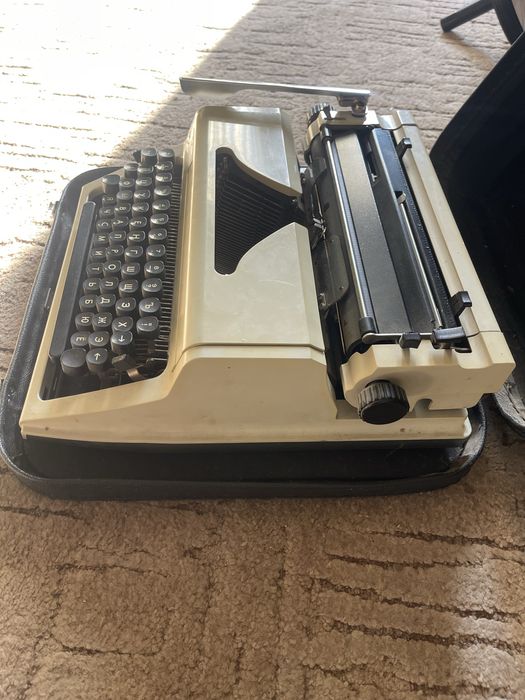 ОБМІНЯЮ !!! Раритетна печатна машинка (німмецька)
