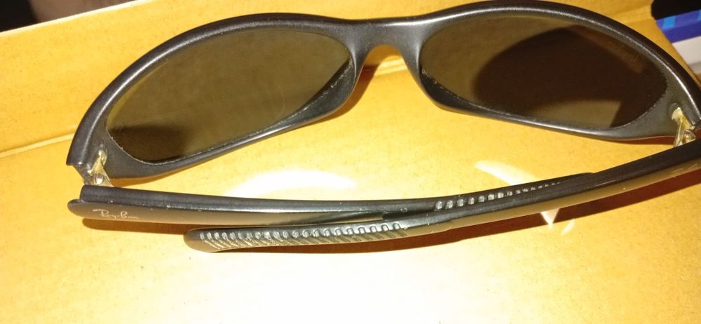 Óculos de sol marca Ray Ban