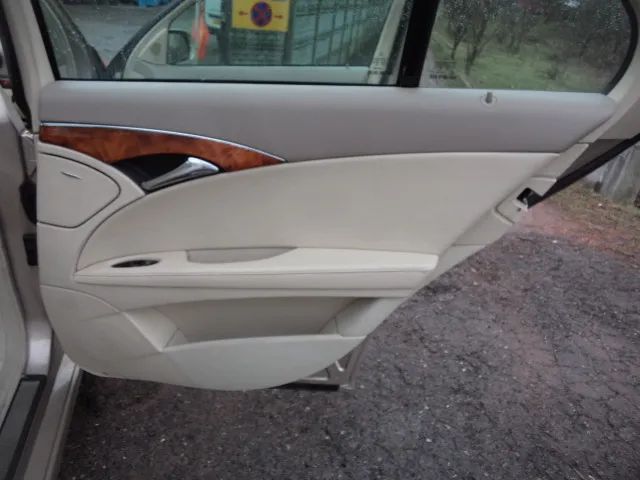 boczek tapicerka drzwi prawy tył skóra perforowana beżowy kremowy mercedes w211 elegance