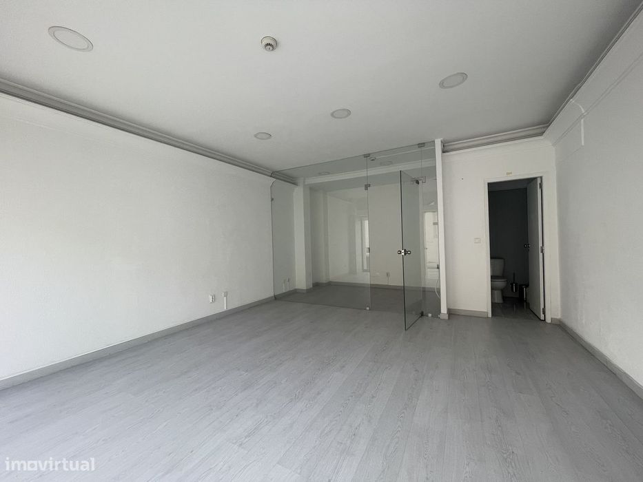 Loja próximo de mercado