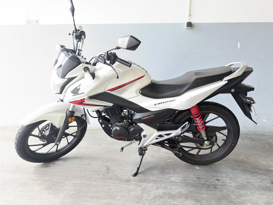 Vendo mota cb125f impecavel.