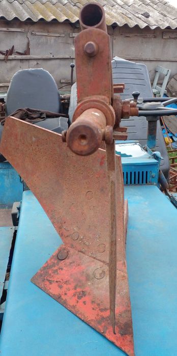 продам плуг новый СССР Одесский завод ЗОР на минитрактор или мотоблок