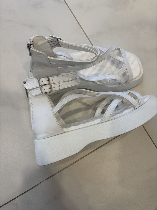 Босоніжки білі 37 розмір