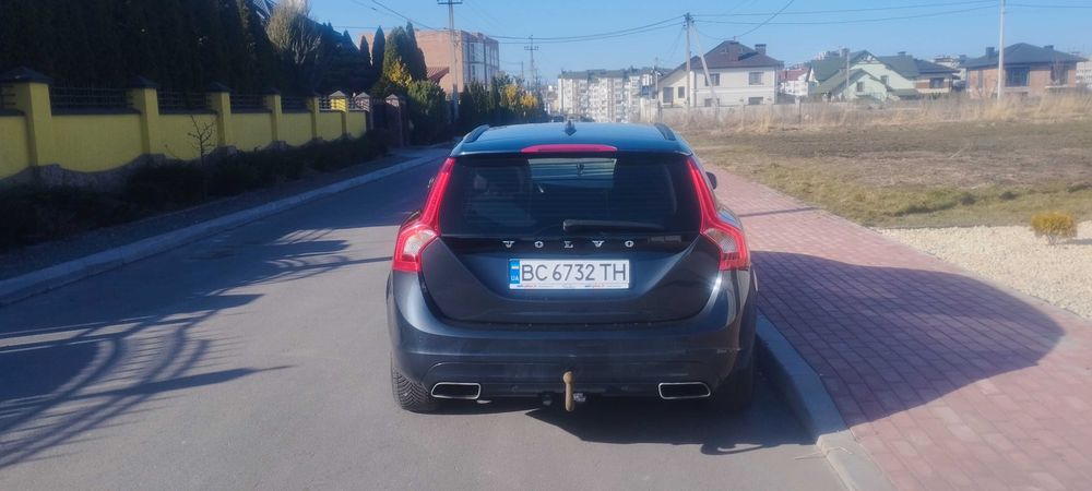 Вольво v60 2014 року