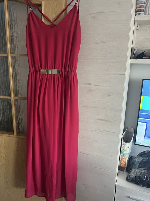 Dluga maxi sukienka fuksja ze zlotymi dodatkami wesele poprawiny